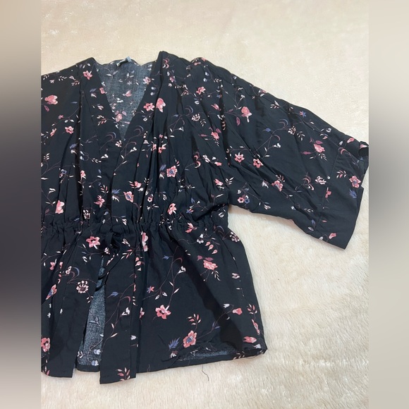 Kismet Black Floral Tunic - Size Small - Picture 2 of 6